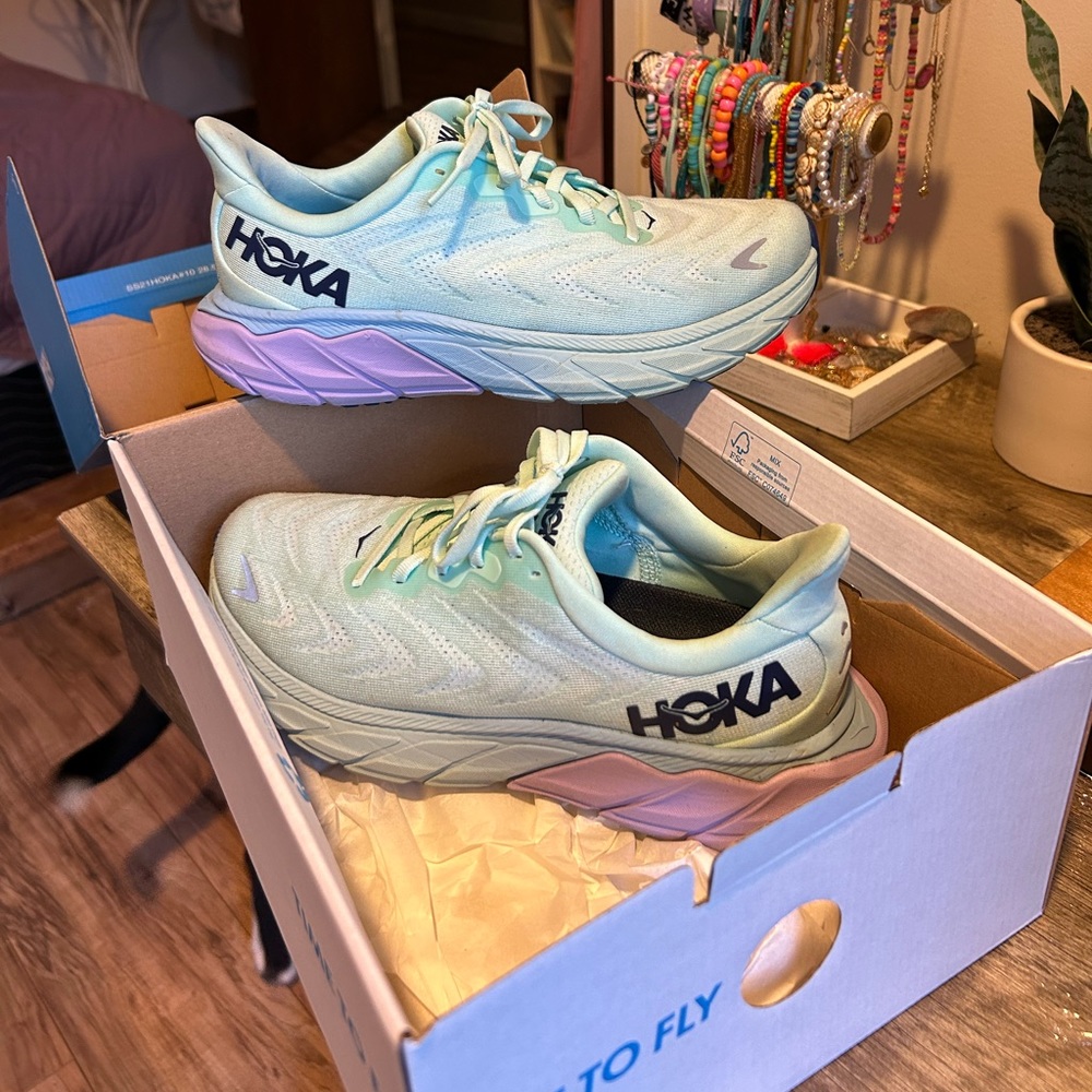 Hoka Arahi 6